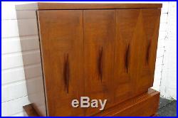 Mid Century Modern Chest of Drawers by American of Martinsville 9885