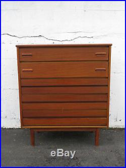 Mid Century Modern Chest of Drawers by Detroit Furniture Distributing Co 9035