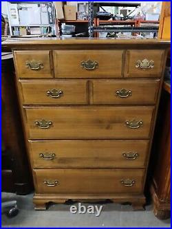 Vintage Rustic Chippendale Colonial Maple Wood 5-Drawer Chest Of Drawers Dresser